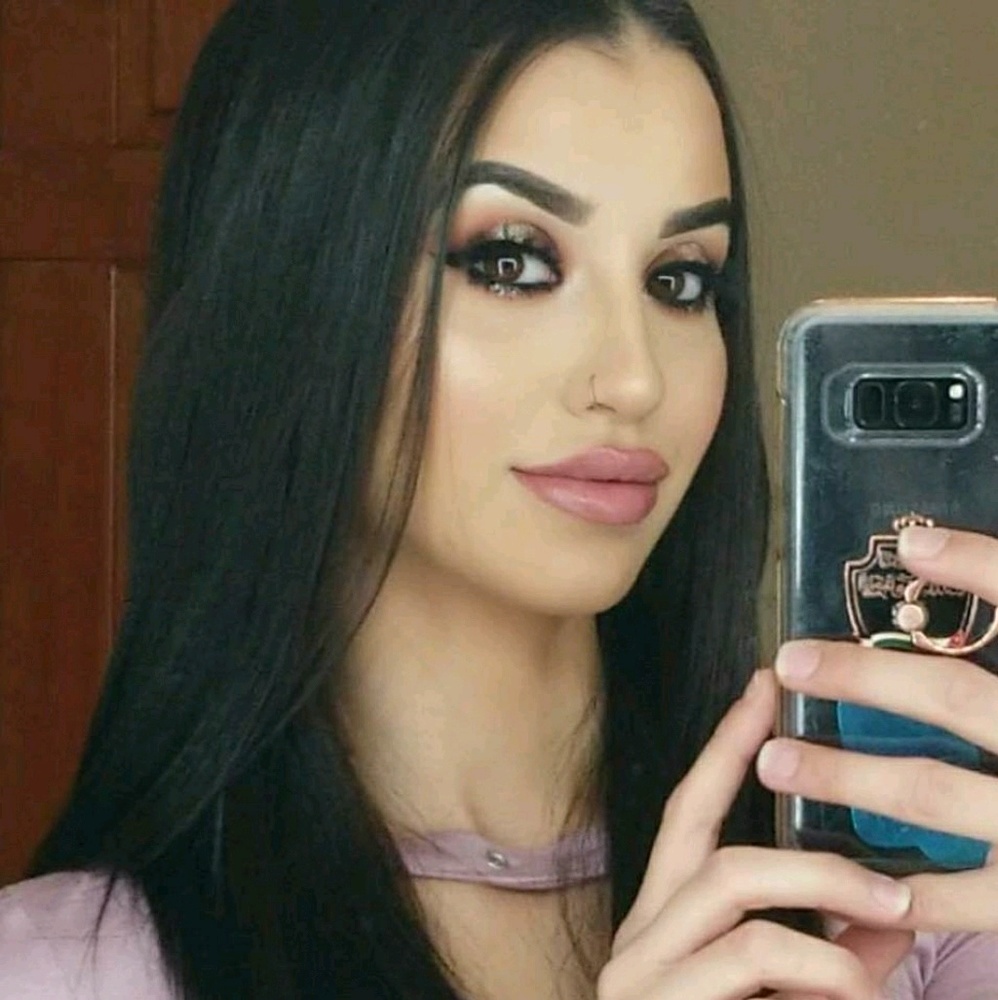 Meet your Posher, Sahar